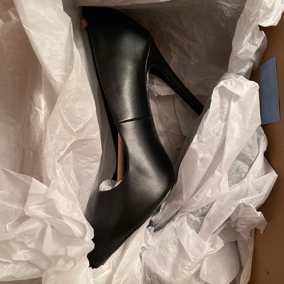 Women’s black stiletto heels. NIB never worn. - Picture 6 of 8